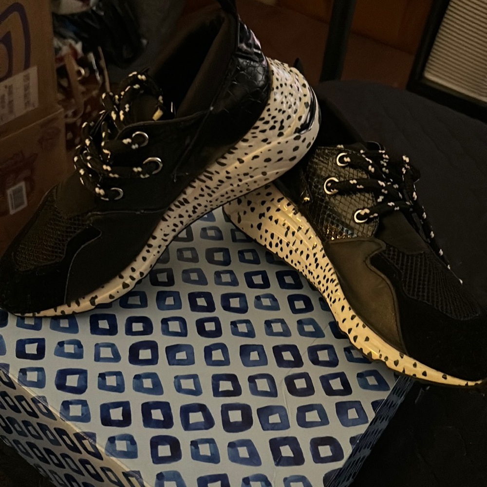 Brand new black& white Steve Madden suede and leather sneakers